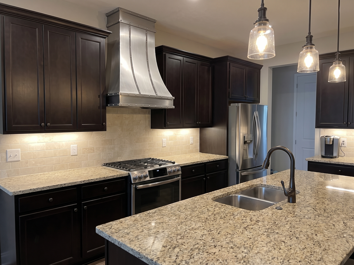 Fobest Custom Stainless Steel Range Hood with Brushed Finish and Polished Details FSS-568