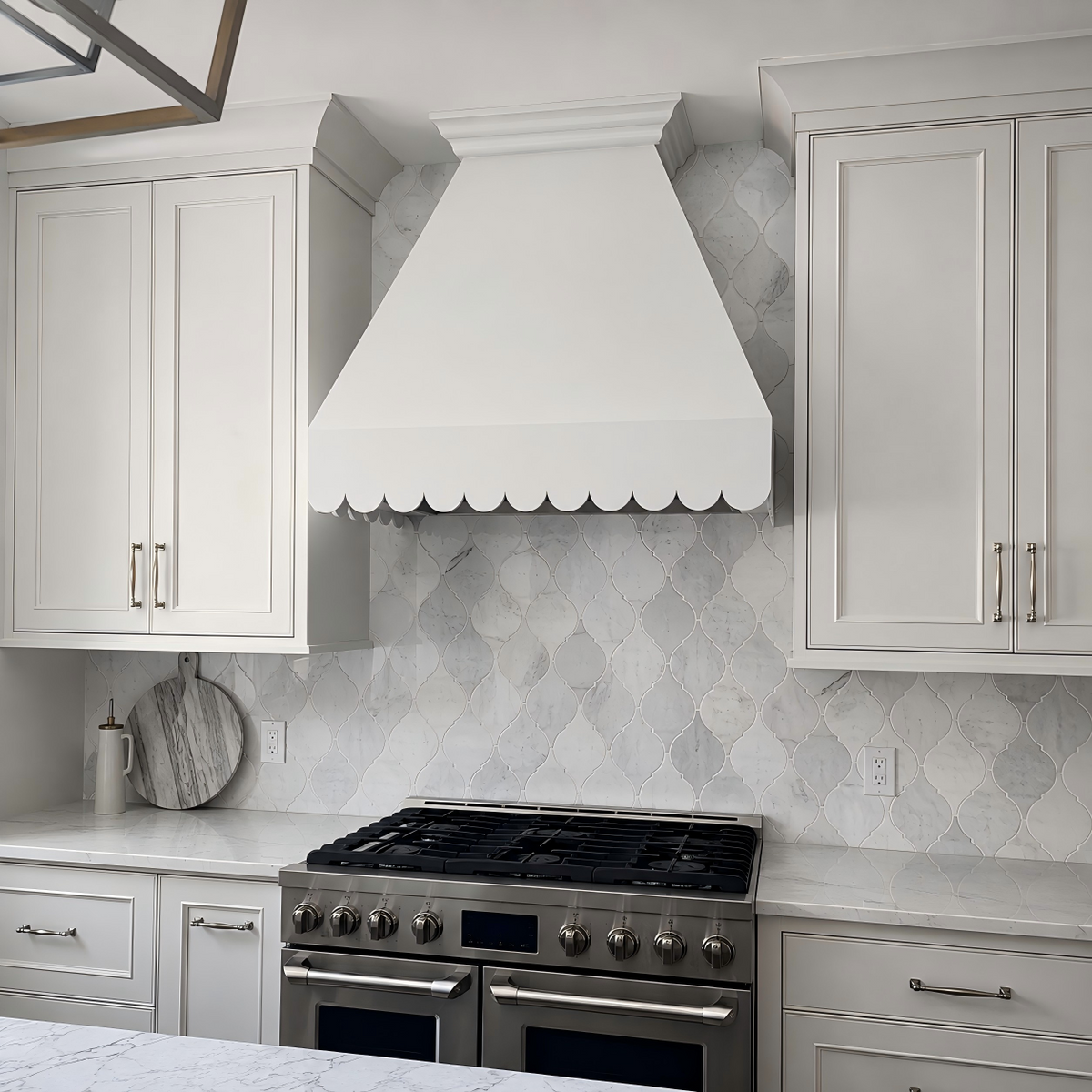 Fobest White Kitchen Range Hood with Scalloped Edge FSS-409