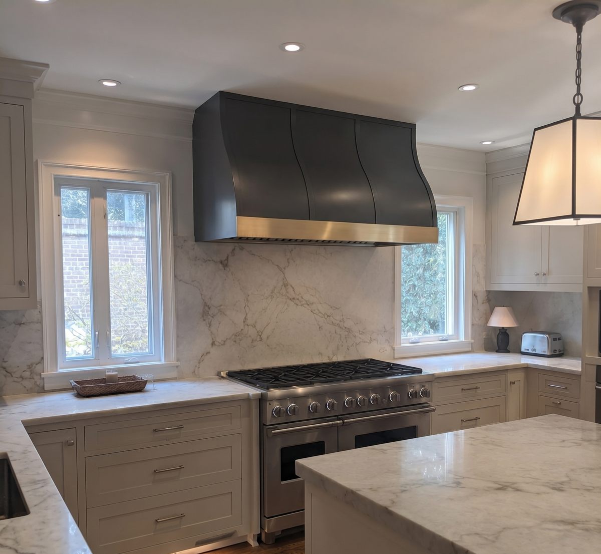 Fobest Black Custom Range Hood with Barrel Stainless Steel Design FSS-556