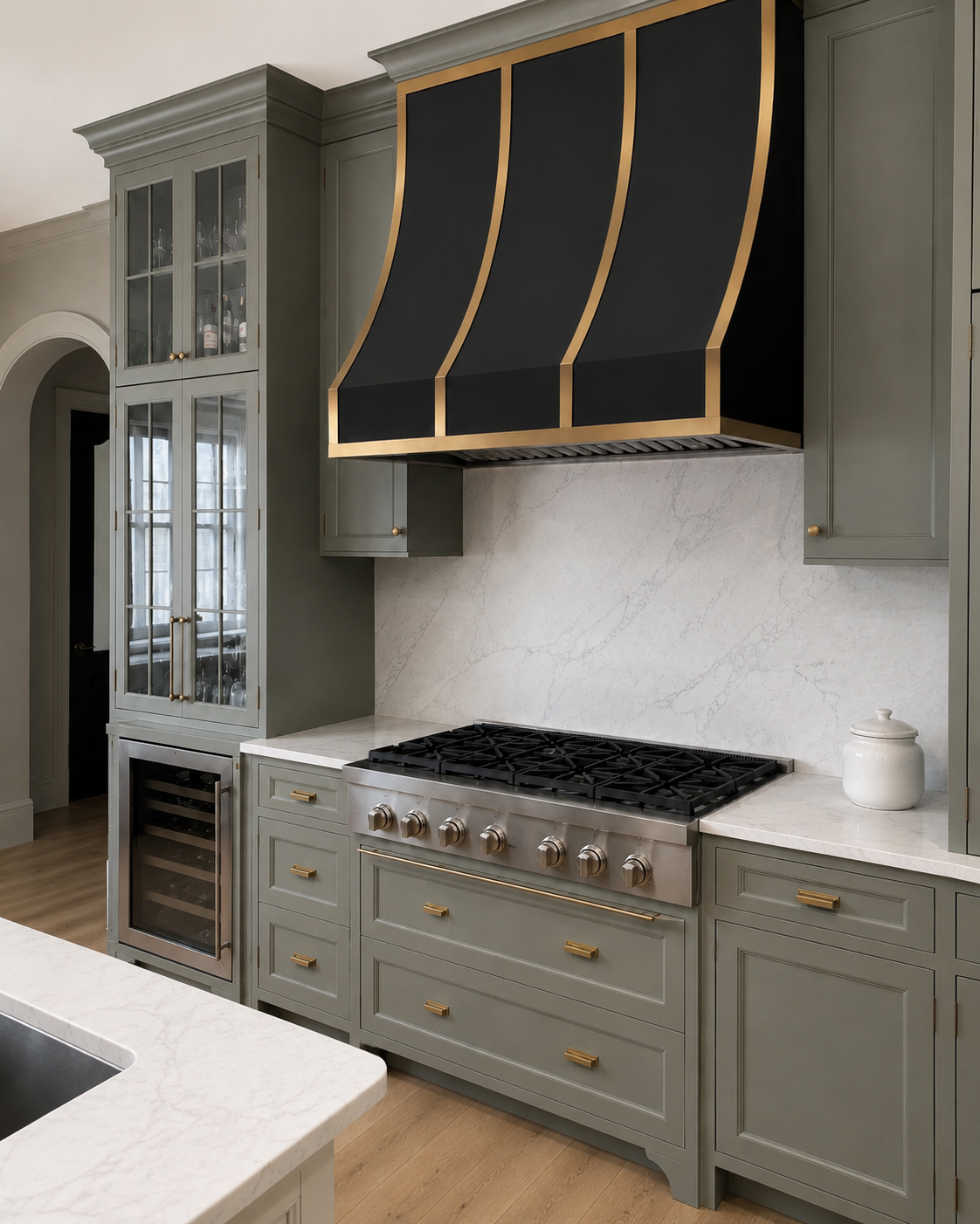 Fobest Black Stainless Steel Custom Stove Hood with Brass Decor FSS-459