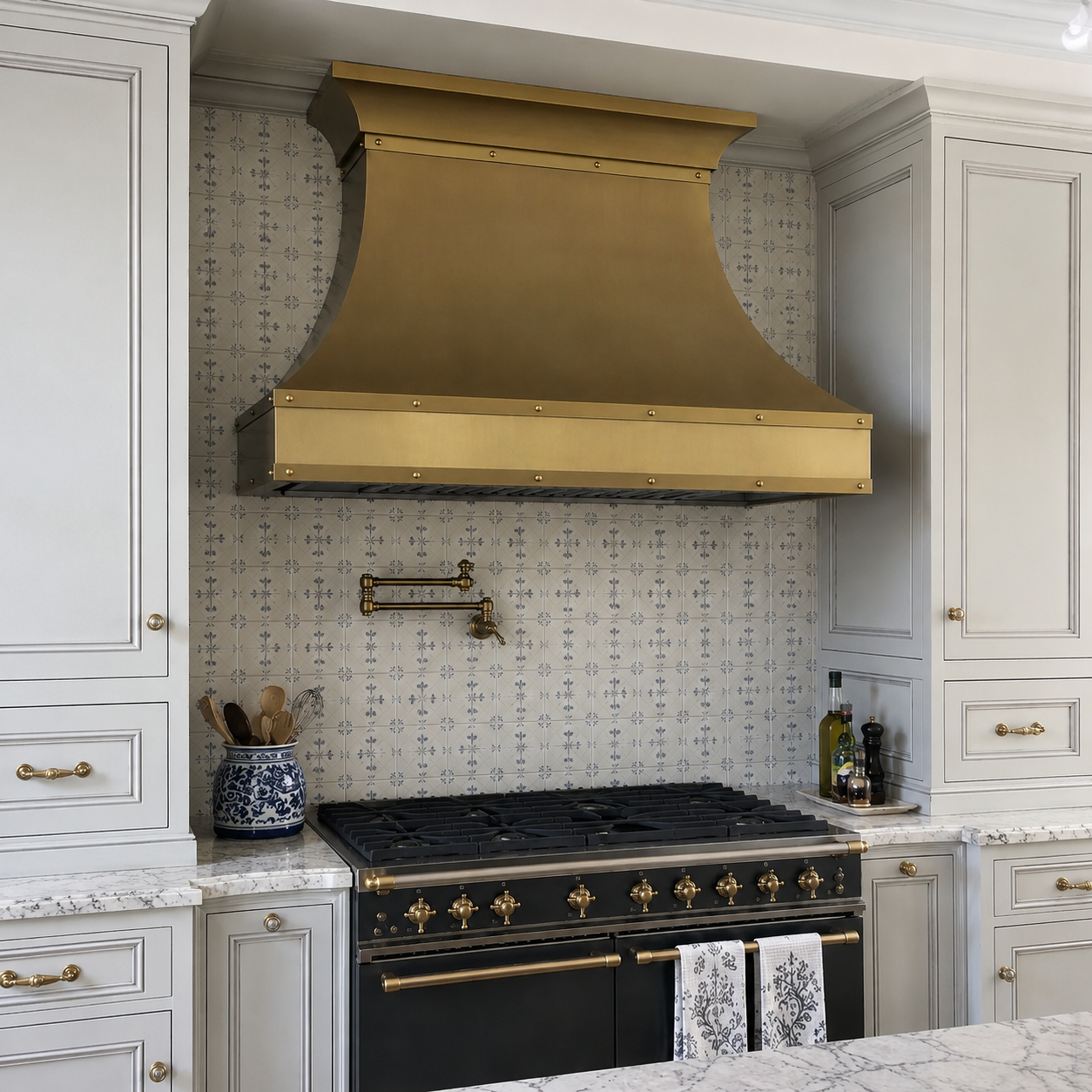 Fobest Custom Brass Kitchen Hood with Smooth Curved FSS-410