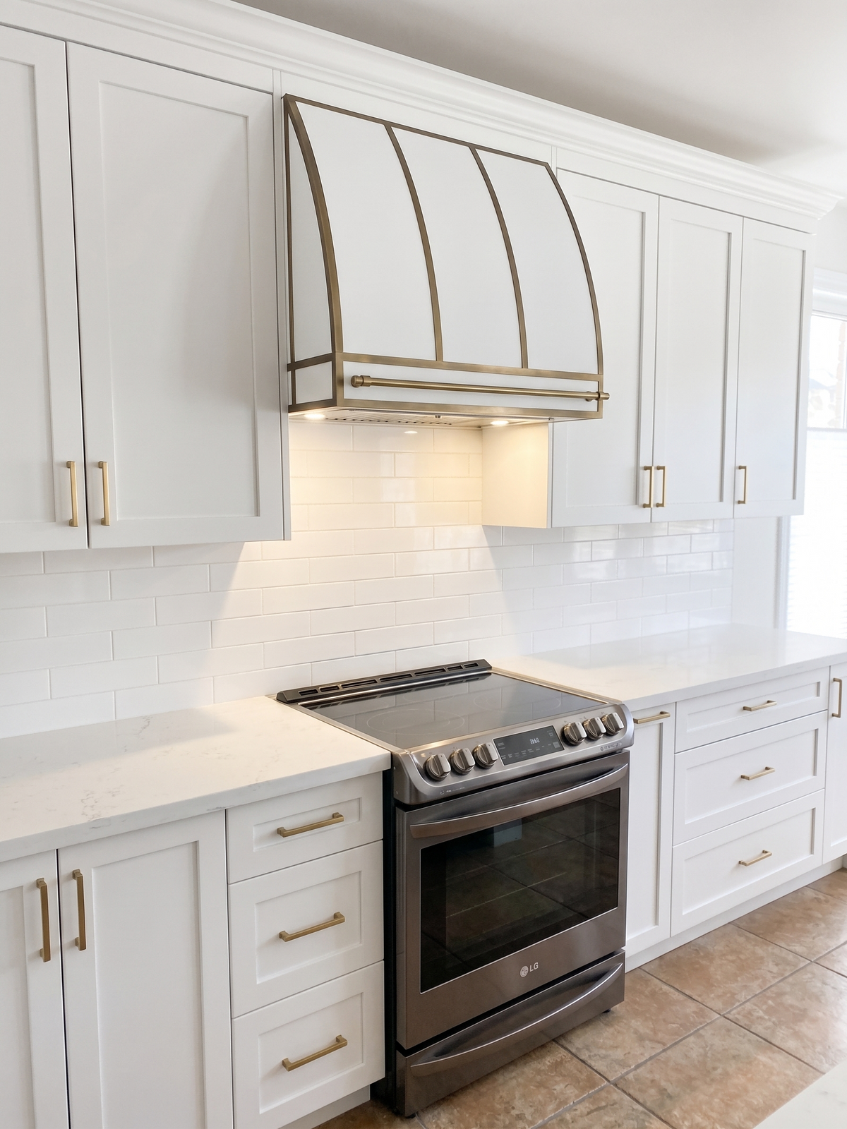 Fobest Custom Contemporary Stainless Steel Range Hood with Retro Accents FSS-607