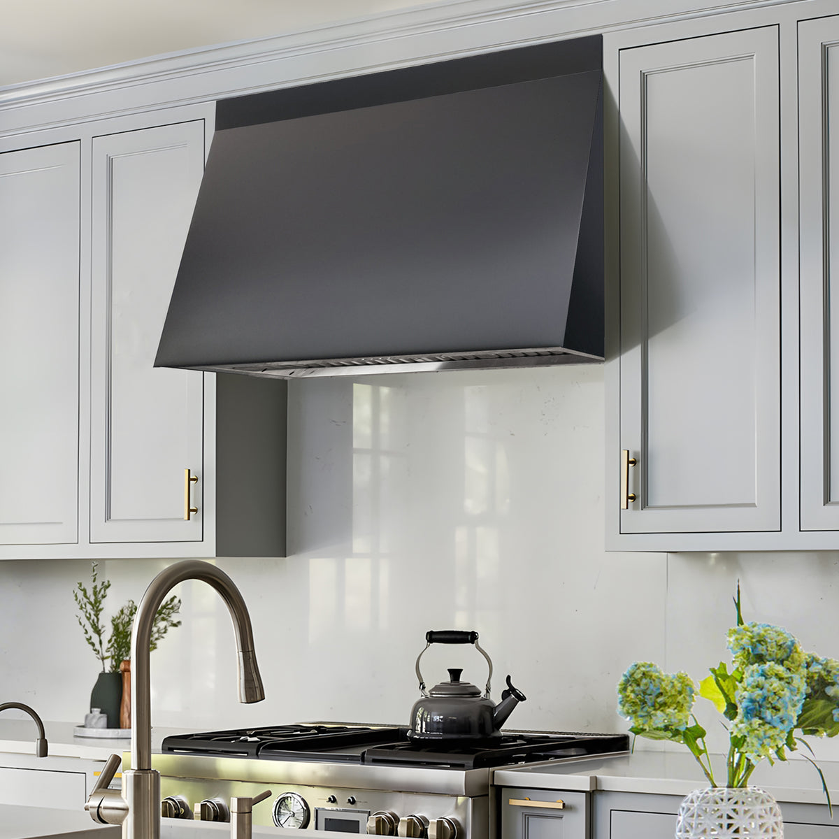 Fobest Custom Modern Sloped Stainless Steel Range Hood in Black FSS-577
