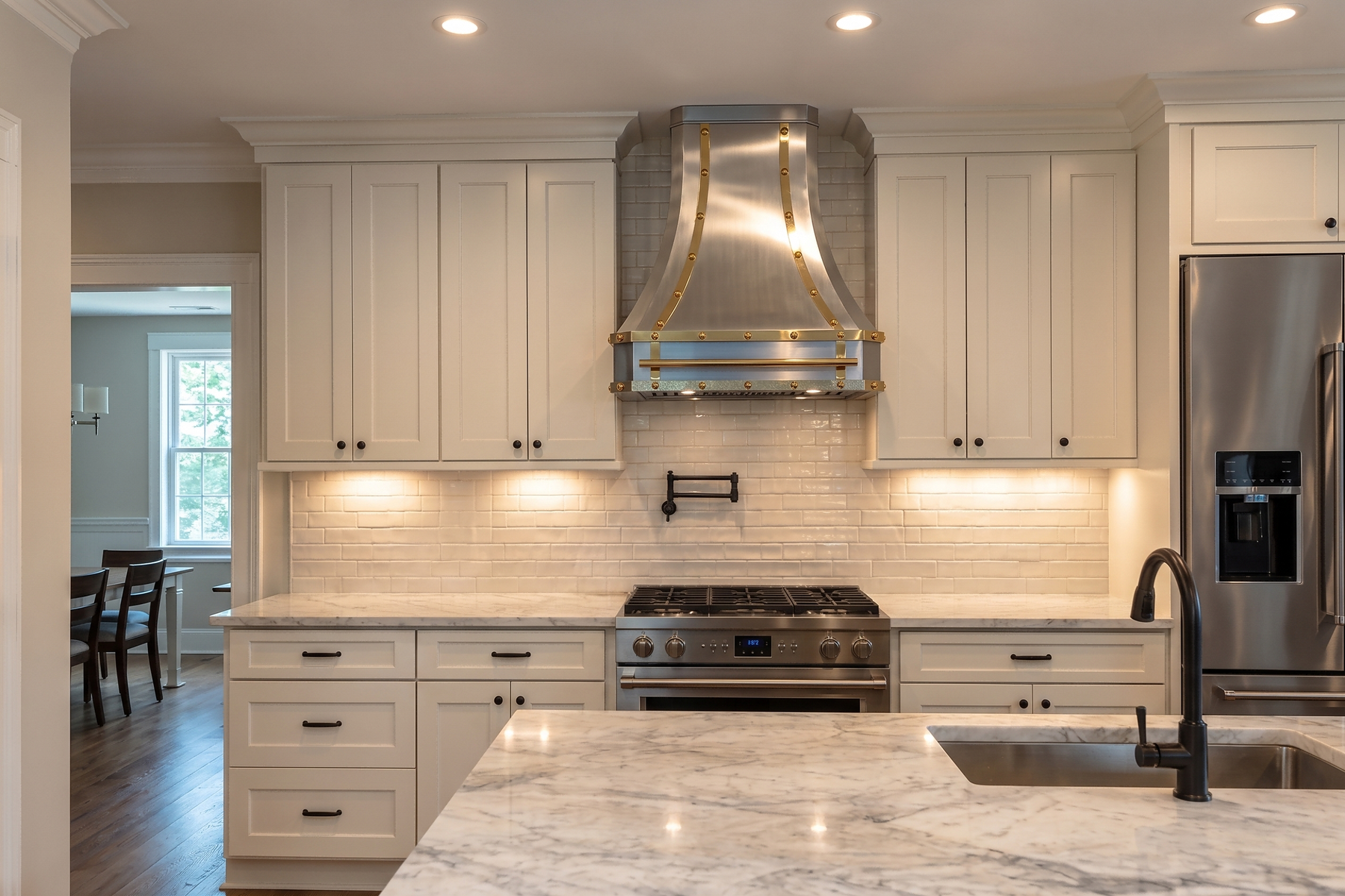 Fobest Custom Tapered Range Hood in Balanced Design for Modern Kitchens FSS-621