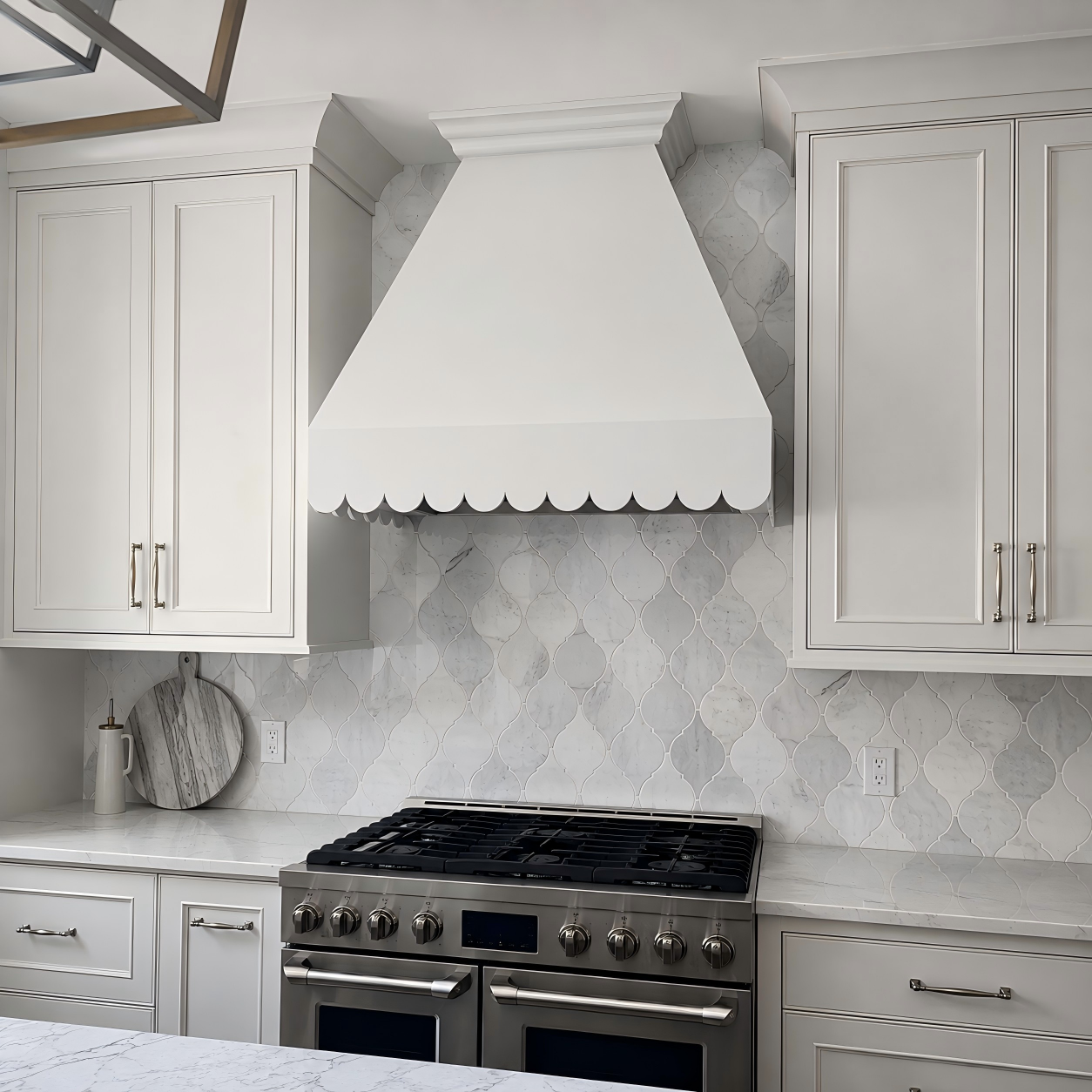Fobest White Kitchen Range Hood with Scalloped Edge FSS-409