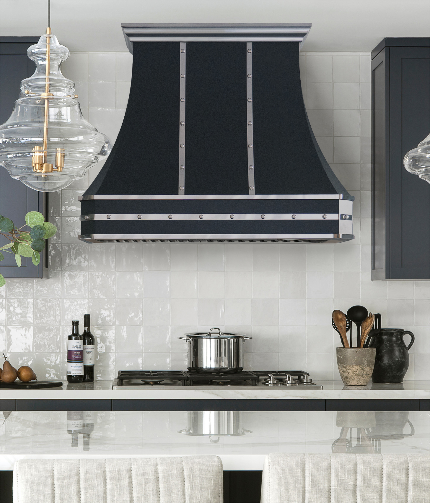 Fobest black stainless steel range hood with two straps and rivets