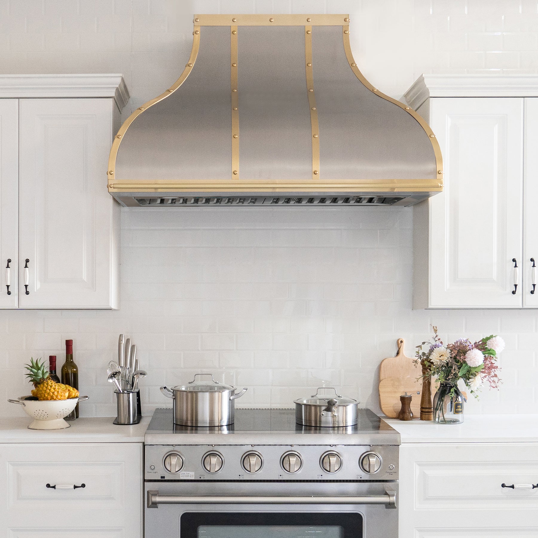 Fobest stainless steel range hood with brushed brass straps
